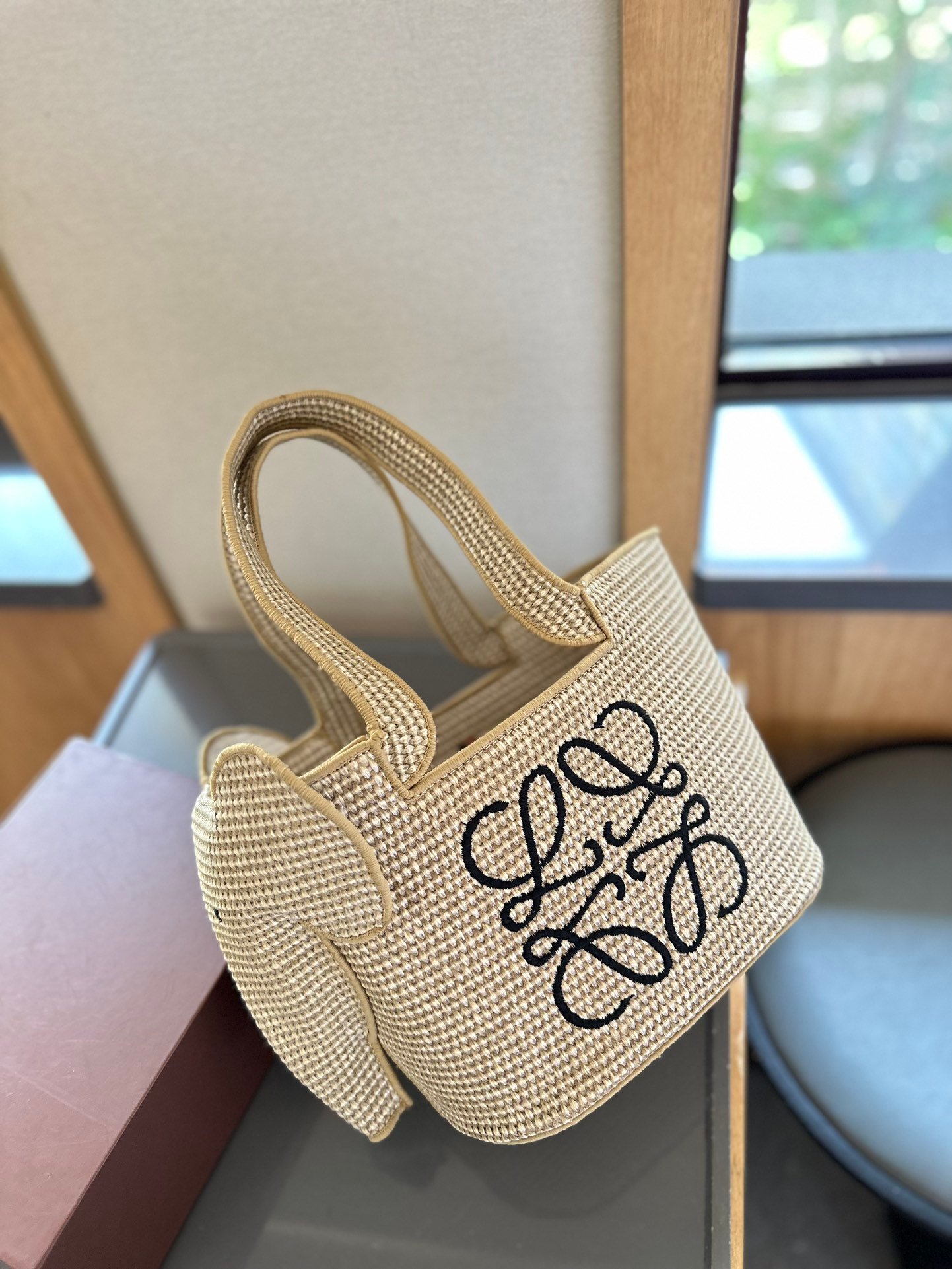 103cd3f3dcc8a6ce2fc786265fb7e3fb-1 Elephant Basket bag in raffia - Image 1