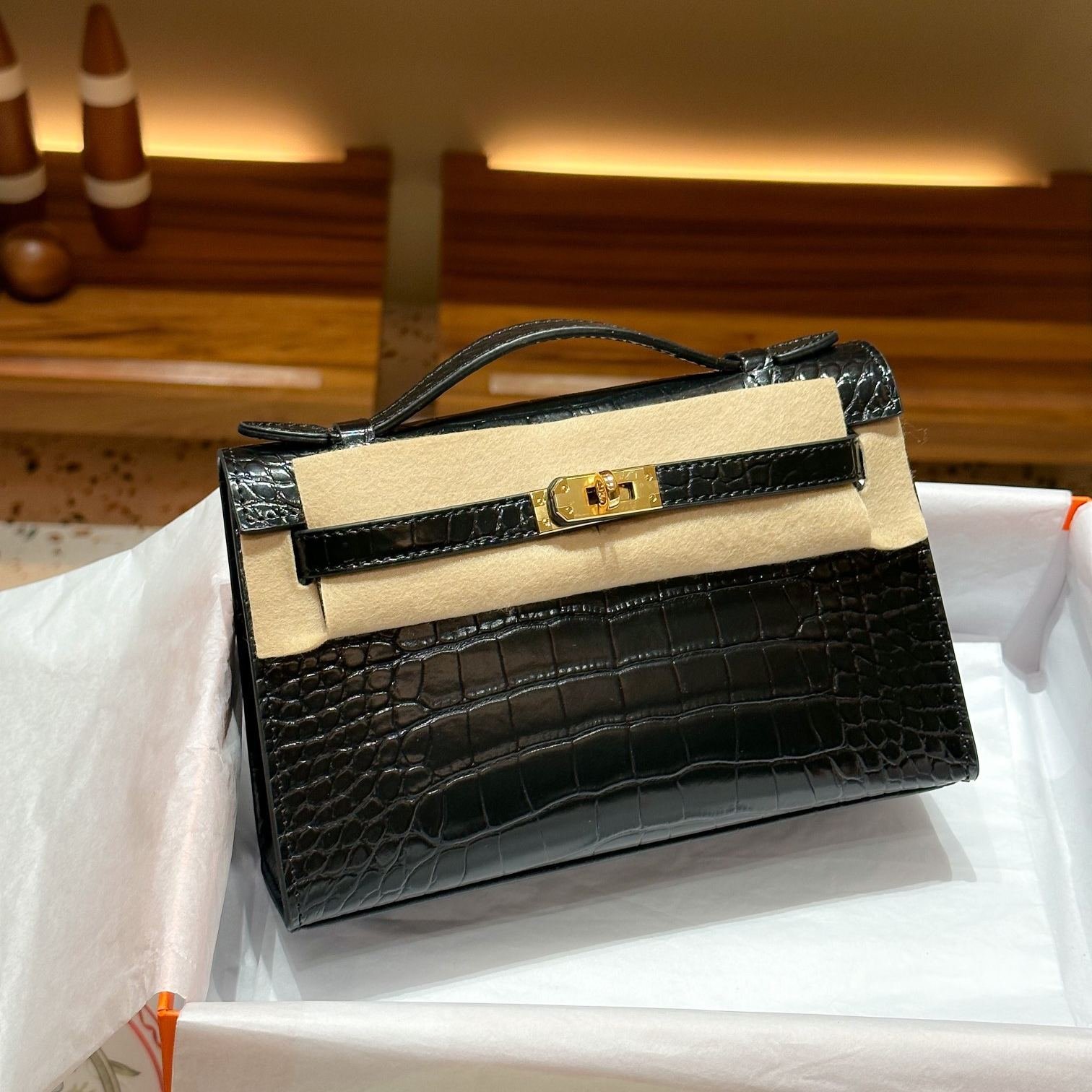 43edf25474036666965160d4e42ecfb3-1 Herm¨¨s Epsom Kelly Crocodile Pochette Clutch - Image 1