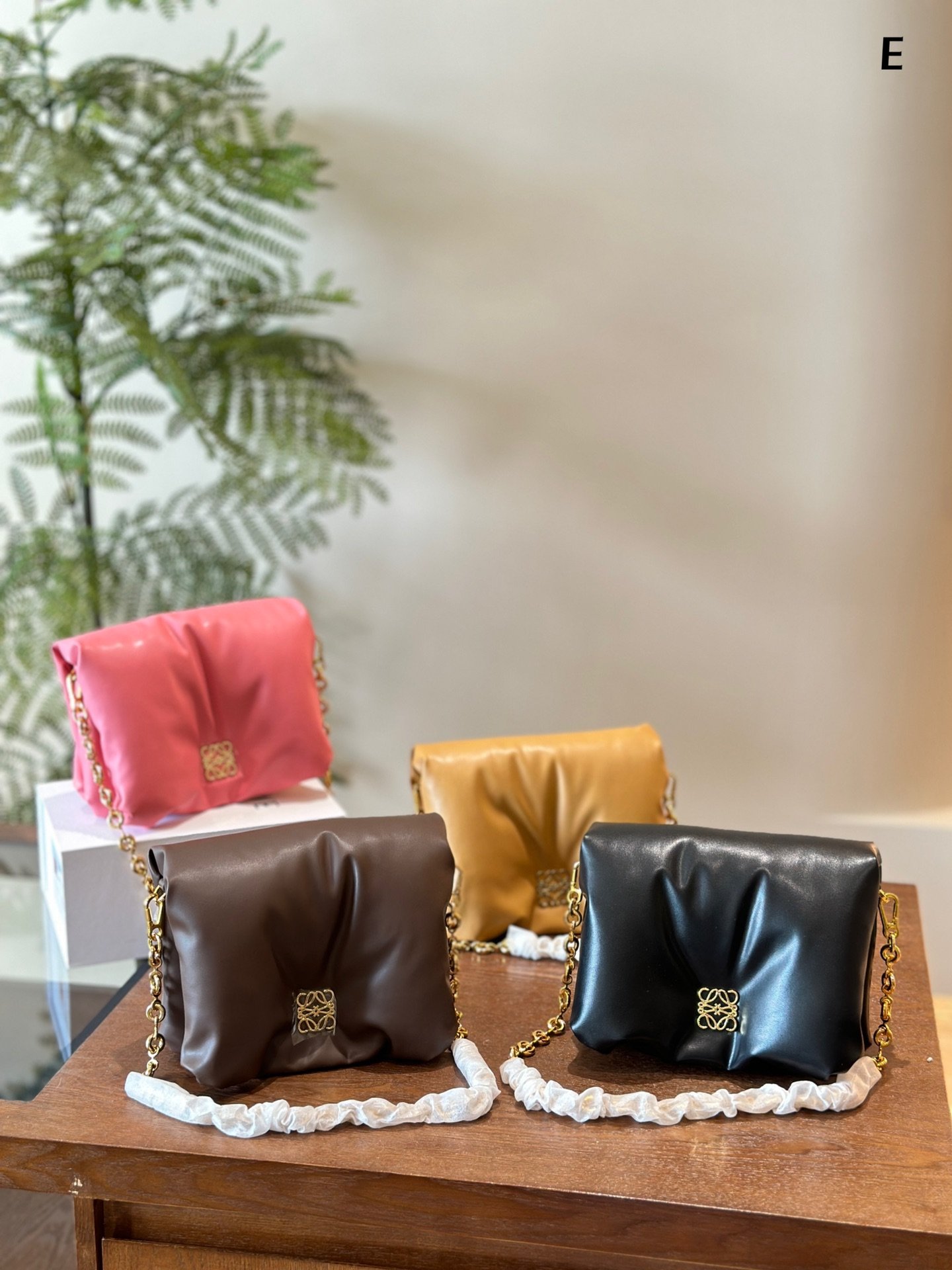 dcad39bf94b613658df29d7896449a26-1 Goya Puffer bag in shiny nappa lambskin - Image 1